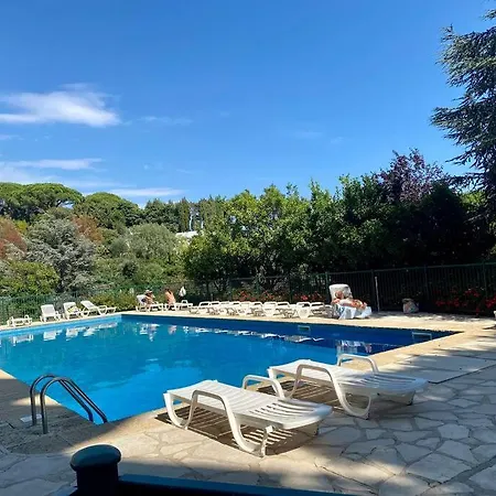 Les Mimosas, Seaview And Pool. 칸느